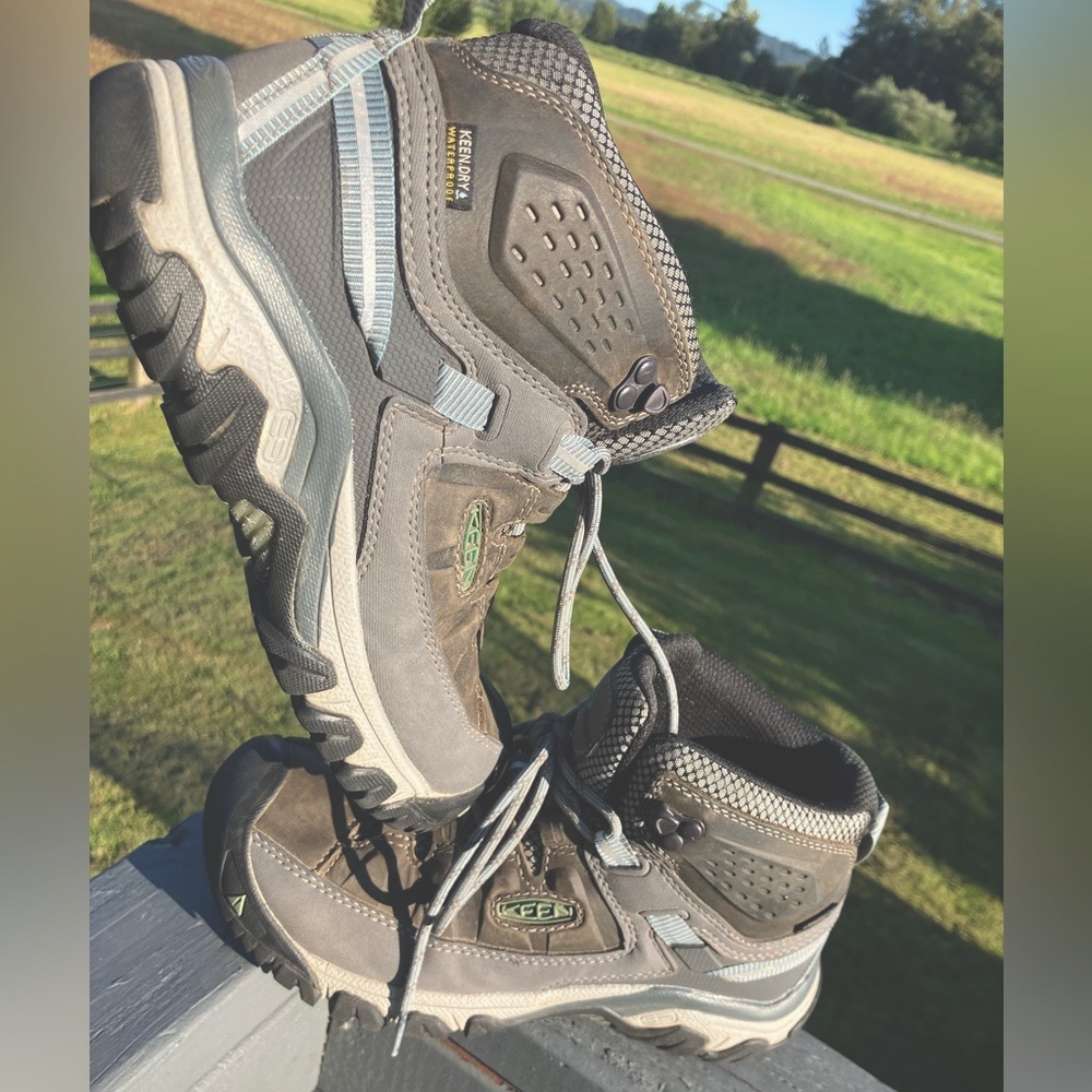Women’s Keen hiking boots high top grey blue size 8